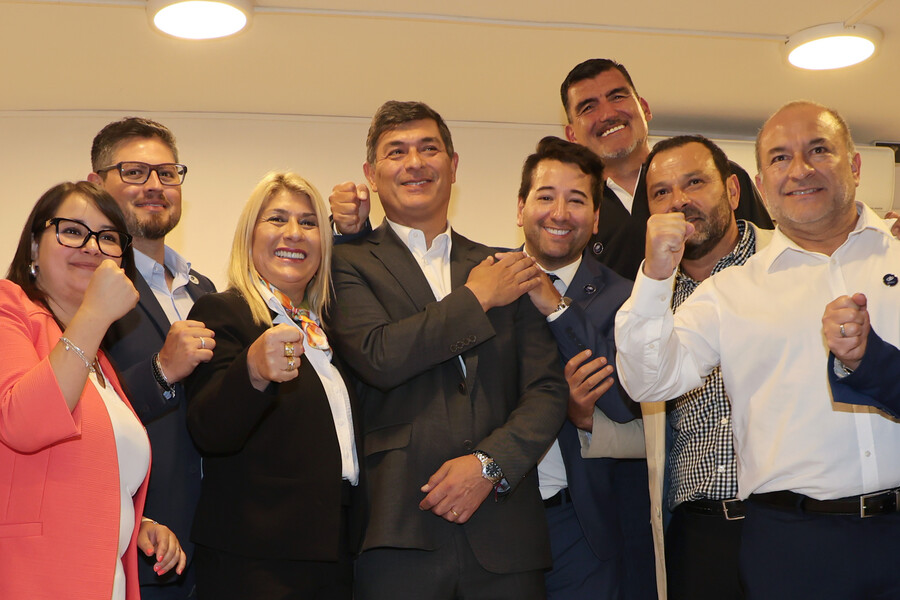 Bancada del PDG junta al ex candidato presidencial Franco Parisi